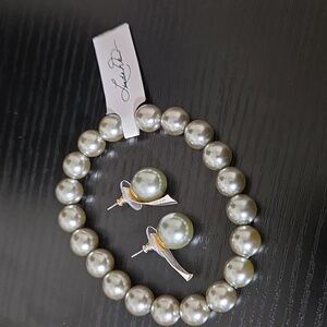 NWT Linda Dano Grey Faux Pearl Stretch Bracelet, Post Earring Matching Set